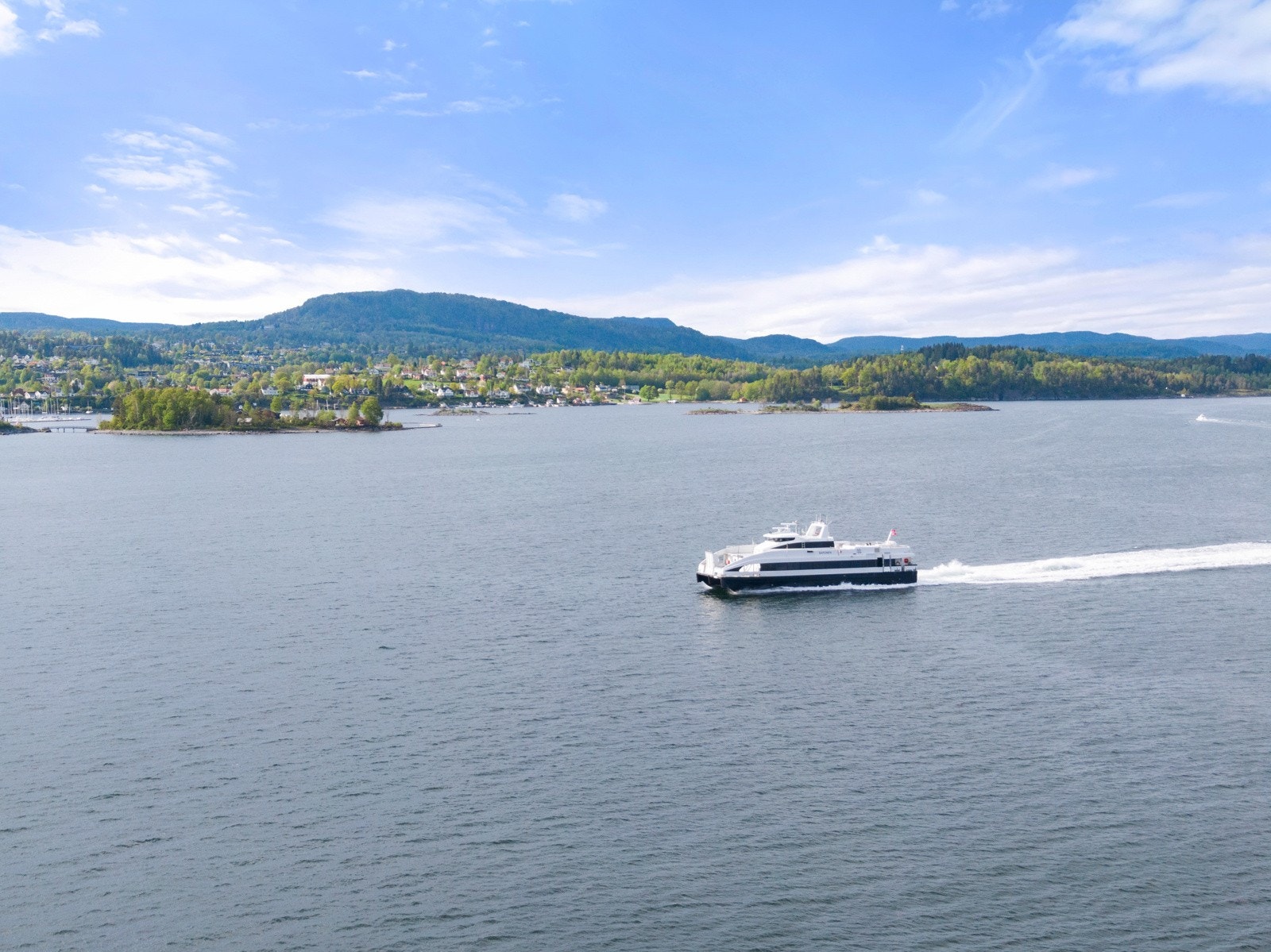 Hurtigbåten tar deg til Aker Brygge fra Vollen på ca. 25 minutter Galleribilde