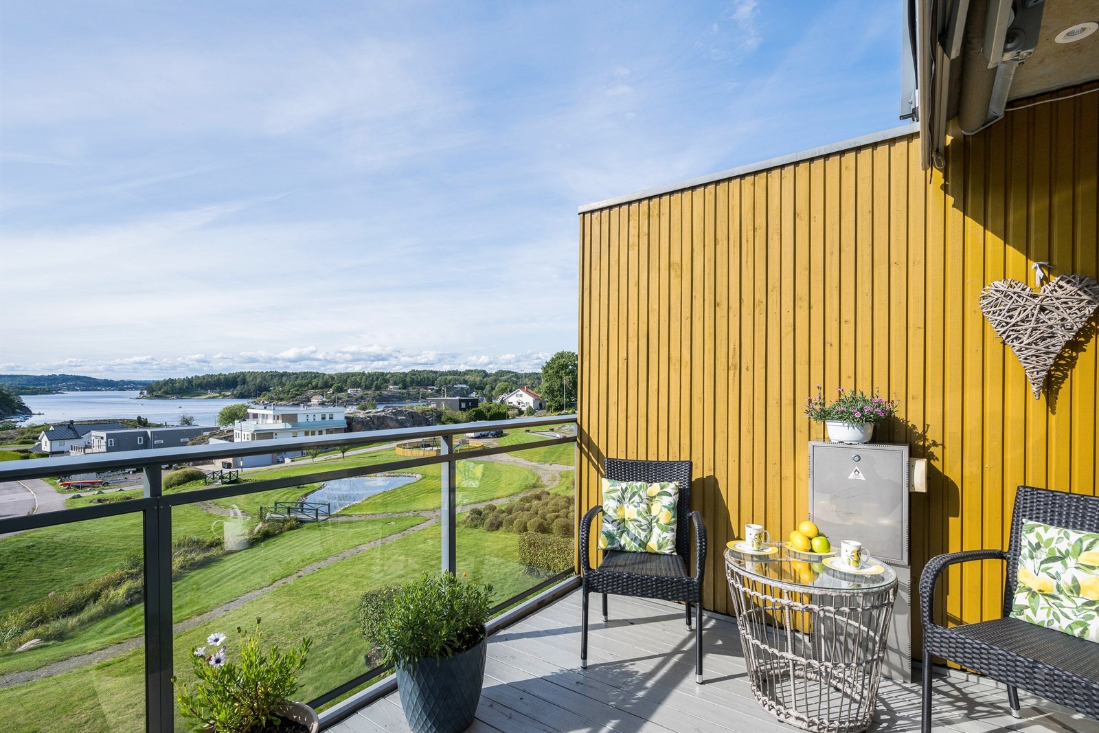 Tjøme er kjent for sin vakre skjærgård. En kort båttur og du er i havgapet Galleribilde