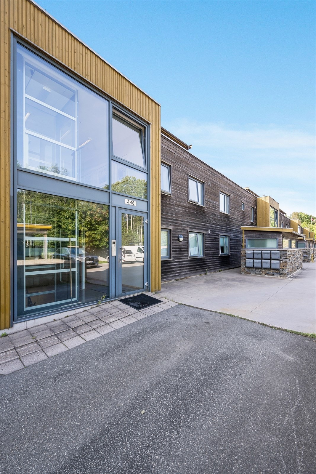 Andelsleilighet (borettslag) beliggende over to plan (3. og 4. etasje) oppført i 2007. Galleribilde
