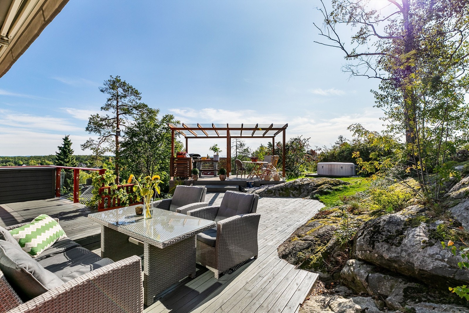 I hagen kan du glede deg over flott utsikt og gode solforhold dagen gjennom. Galleribilde