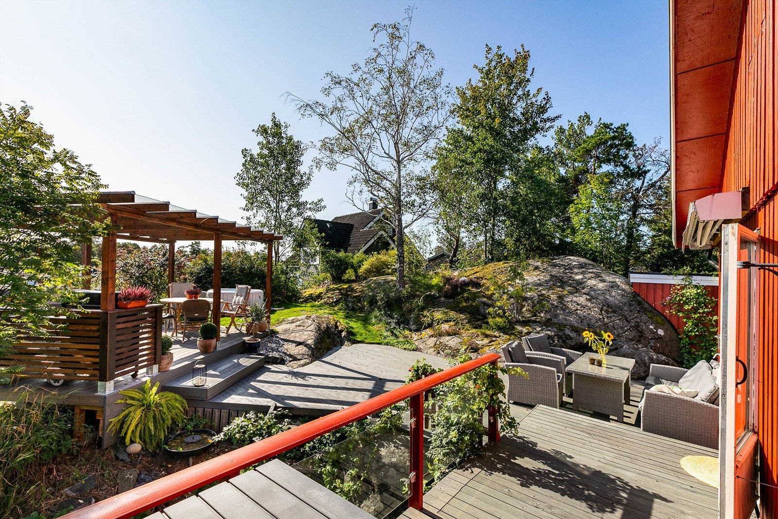 Terrassen er orientert i sydlig retning - mot solens gang gjennom dagen. Galleribilde