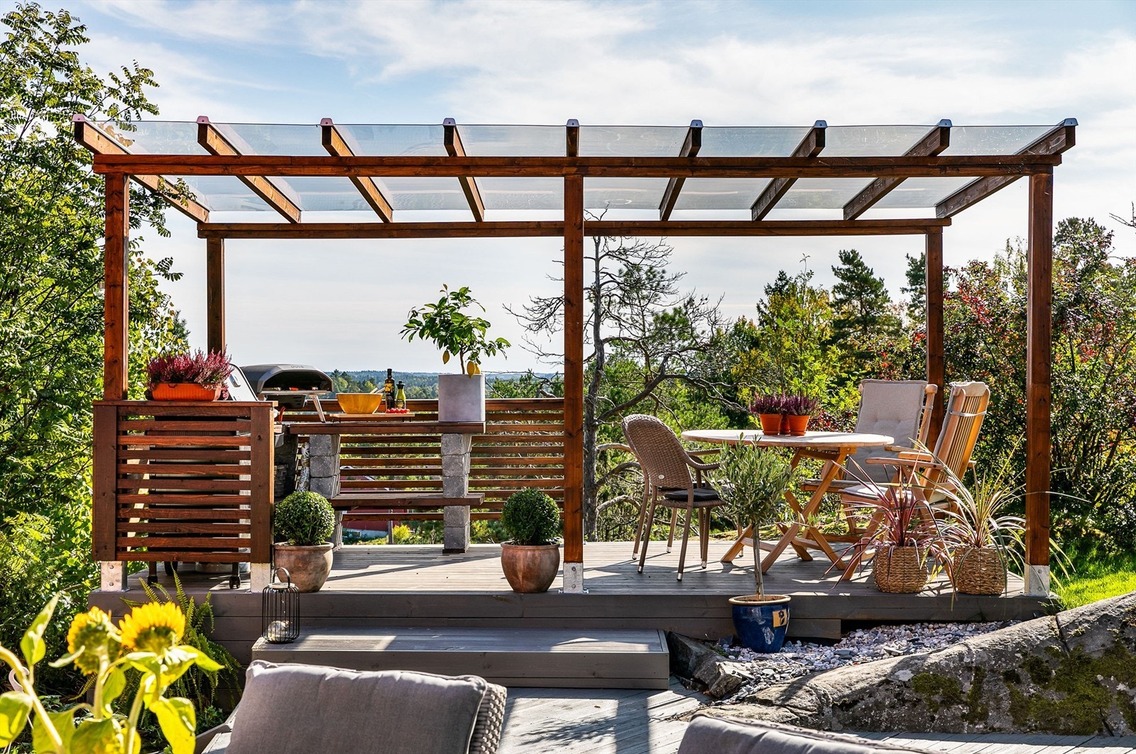 Ny pergola er oppført i 2023. Galleribilde