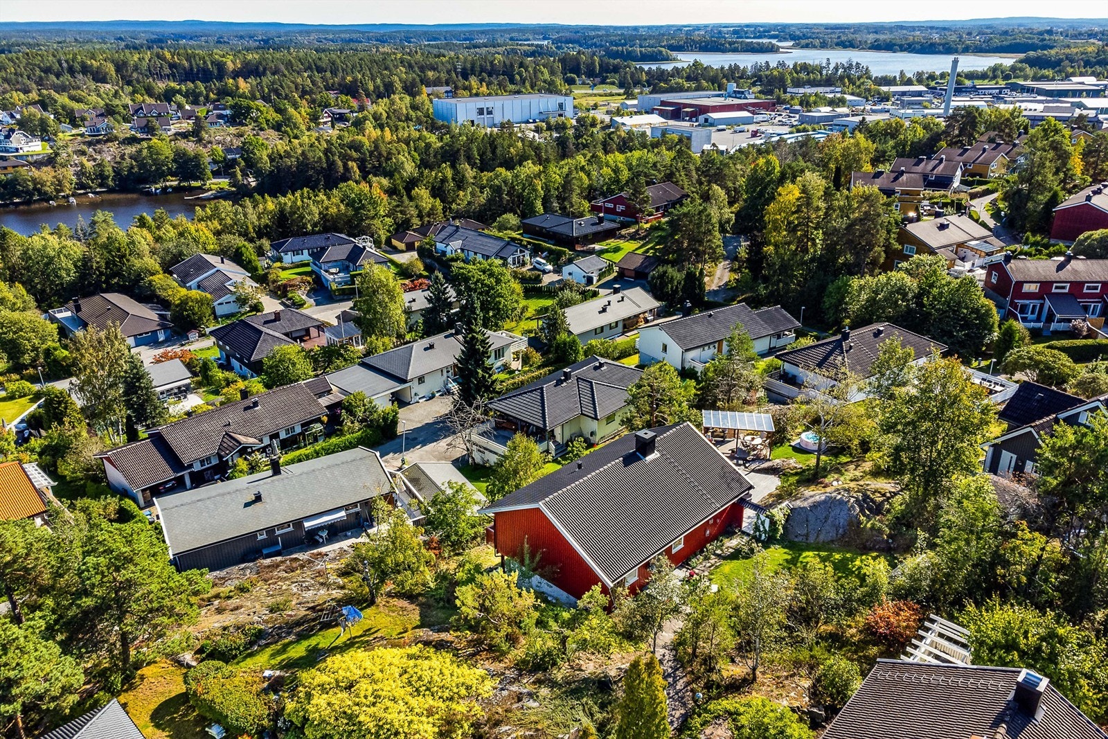 Boligområdet omgis av et større friområde med skog der barna kan leke og utforske naturen. Galleribilde