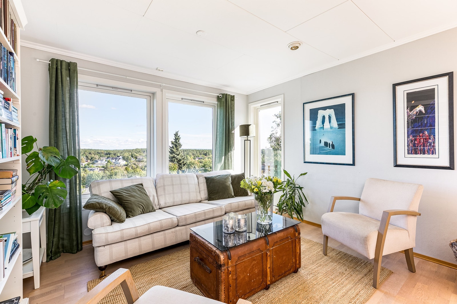 Flott utsikt sees også fra flere rom - deriblant stuen. Galleribilde