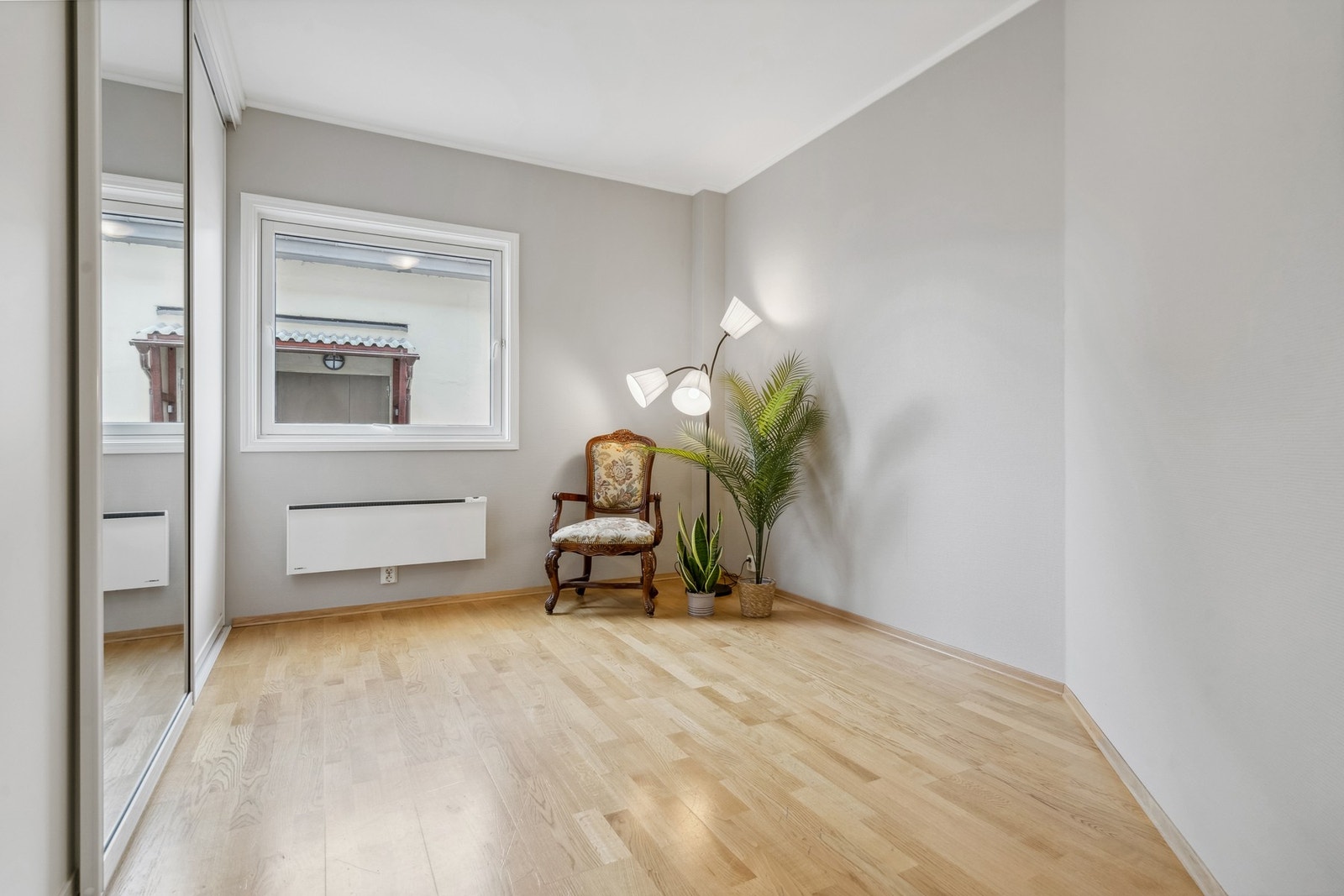Soverom med adkomst fra entré/gang. Galleribilde
