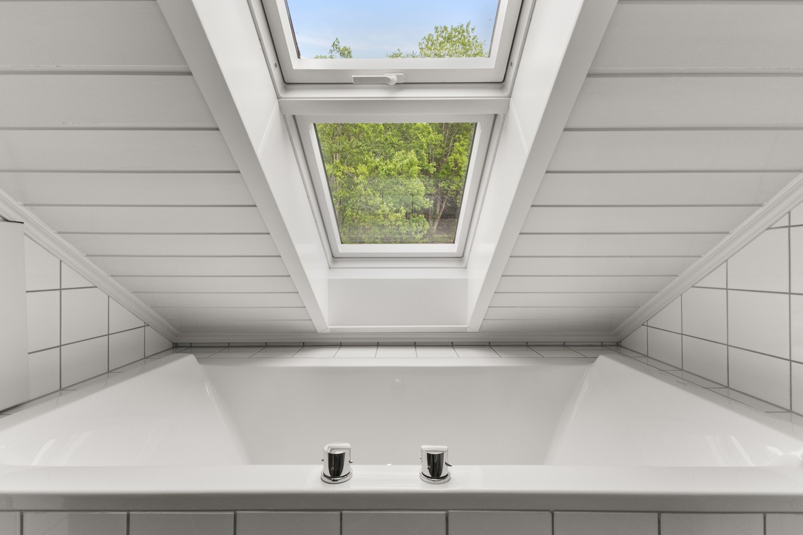 Koselig, stort badekar med plass til to. Galleribilde