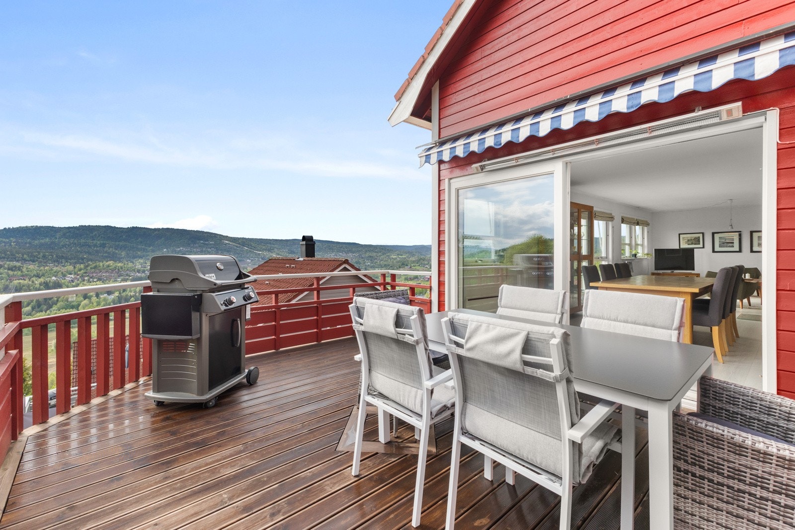 Velkommen til Linderudveien 78! Presenter av Kenneth Eckmann v/ EIE Eiendomsmegling avd. Bærum Galleribilde