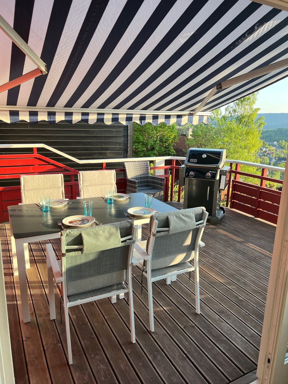 Altanen ble utvidet og bygget ny i 2016. Gulv fra Møre Royal Galleribilde