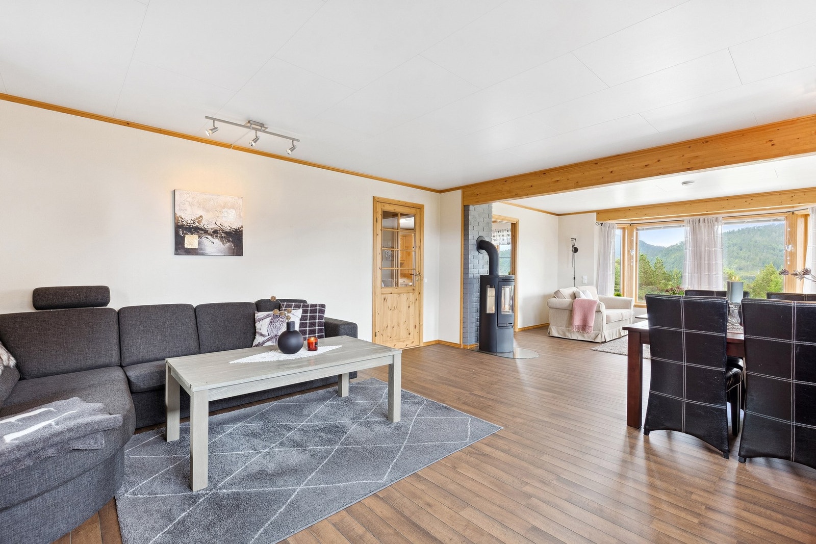 Stue med vedfyring Galleribilde