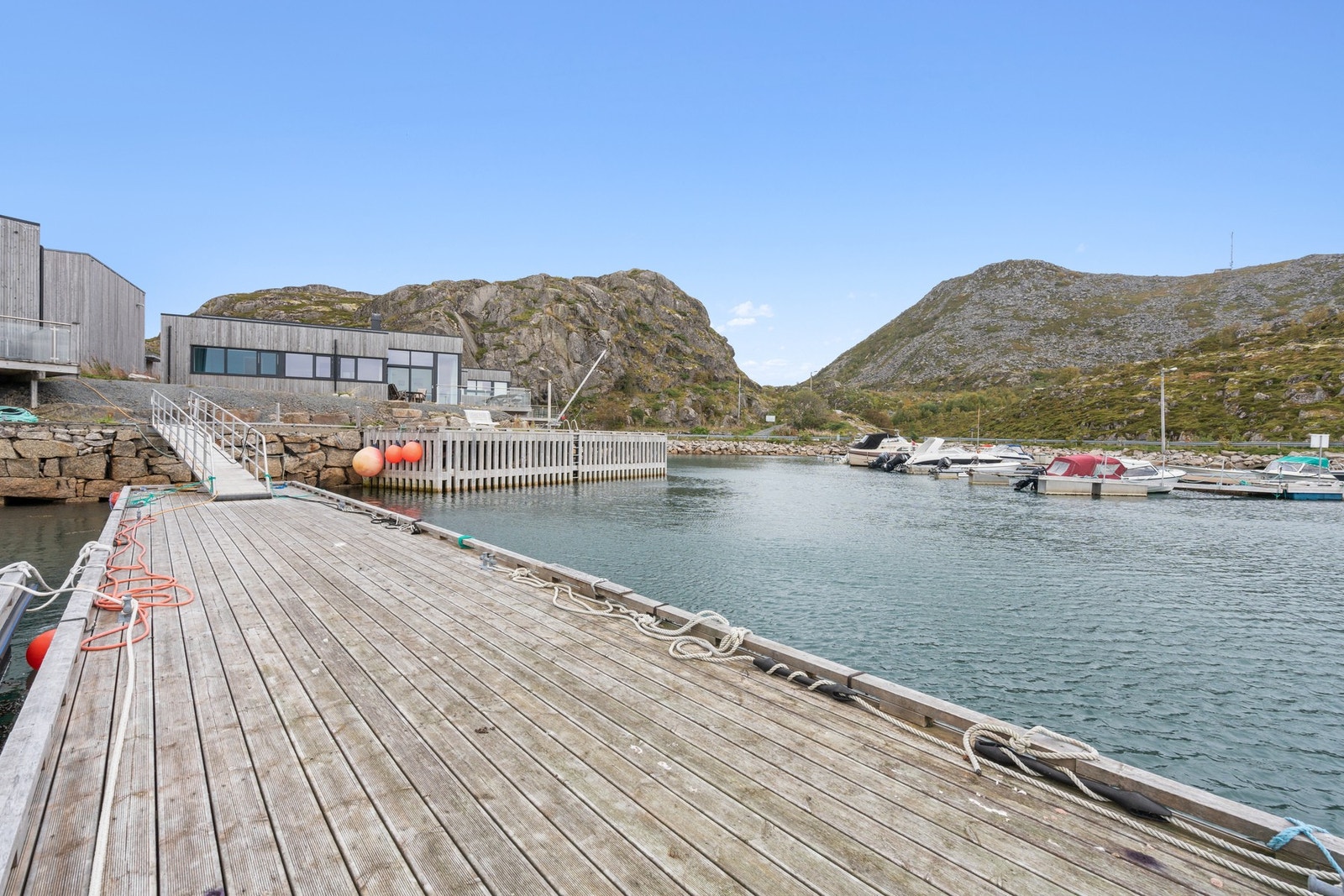 Du har andel i denne flytekaia - pluss egen kai foran fritidsboligen Galleribilde