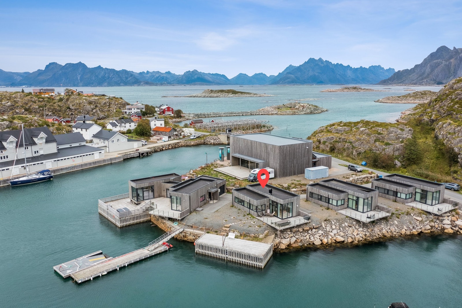 Eiendommen har fin beliigenhet med gode solforhold og vakker utsikt Galleribilde