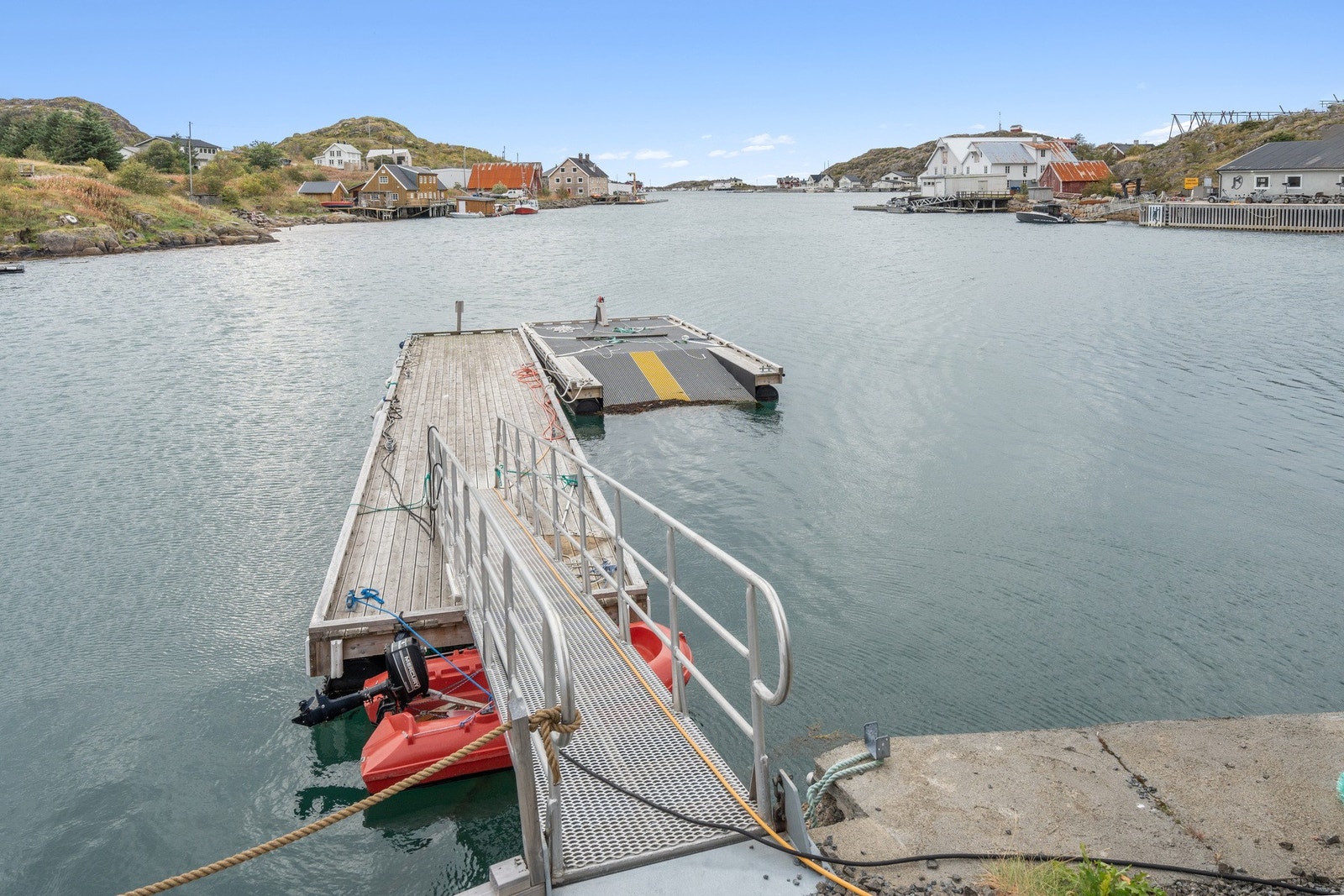 Inkludert i kjøpet er andel i denne flytekaia Galleribilde