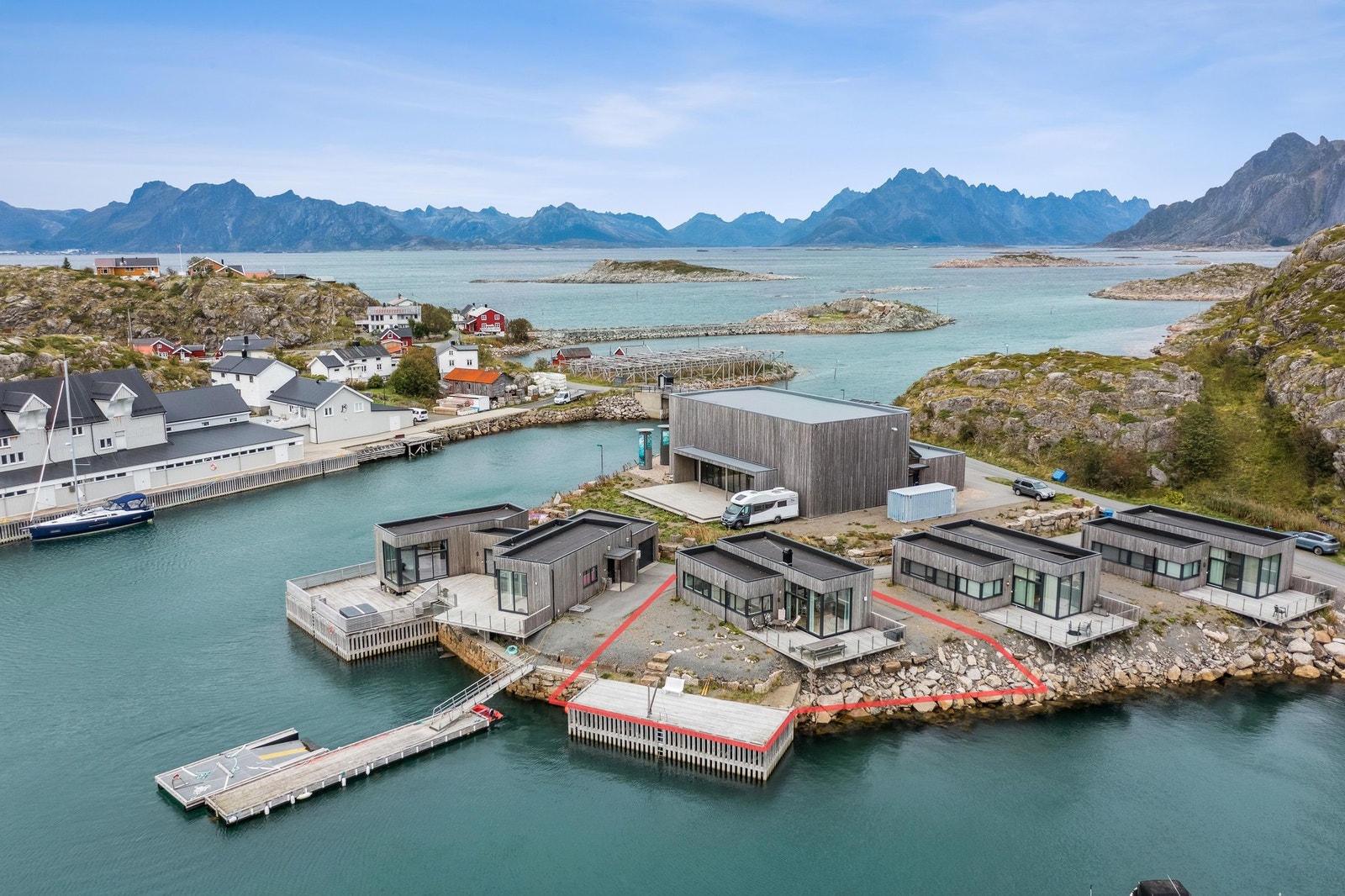 Her er fritidsboligen og dens uteareal merket av - pluss andel i flytekaia Galleribilde