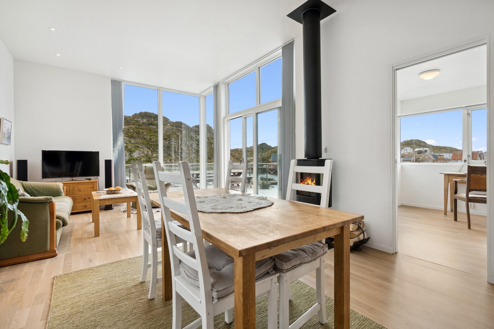 Store vindusflater gir deg godt med lys inn Galleribilde