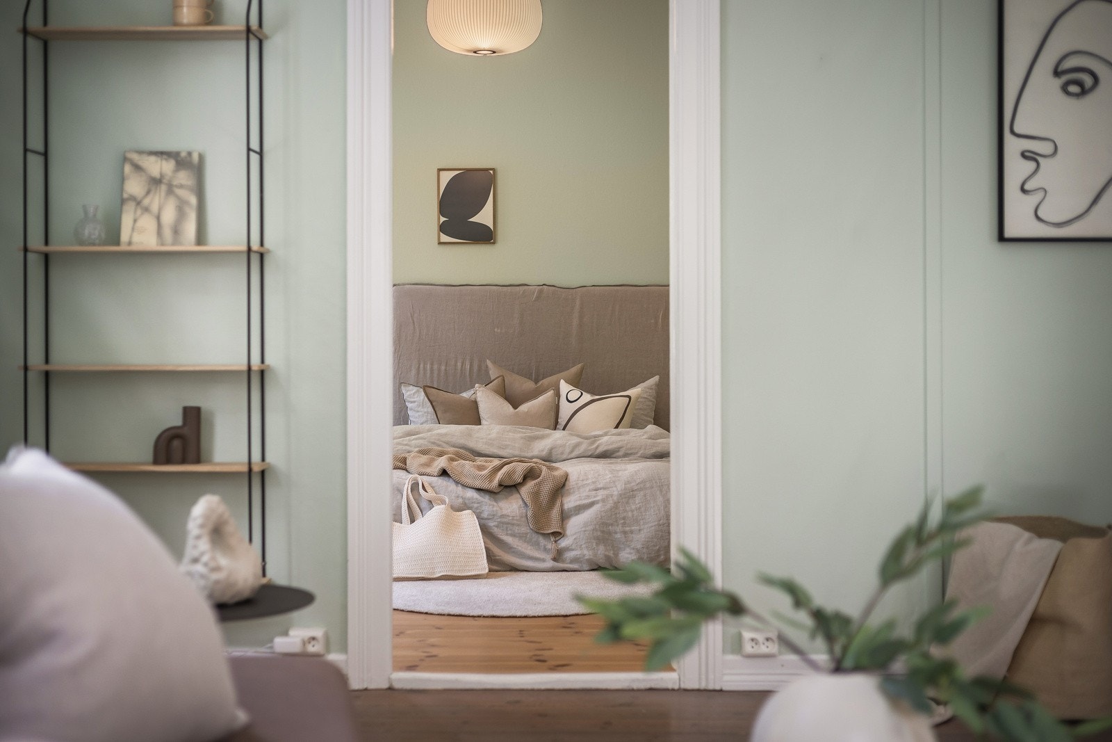 Inngang til hovedsoverom fra stuen. Galleribilde