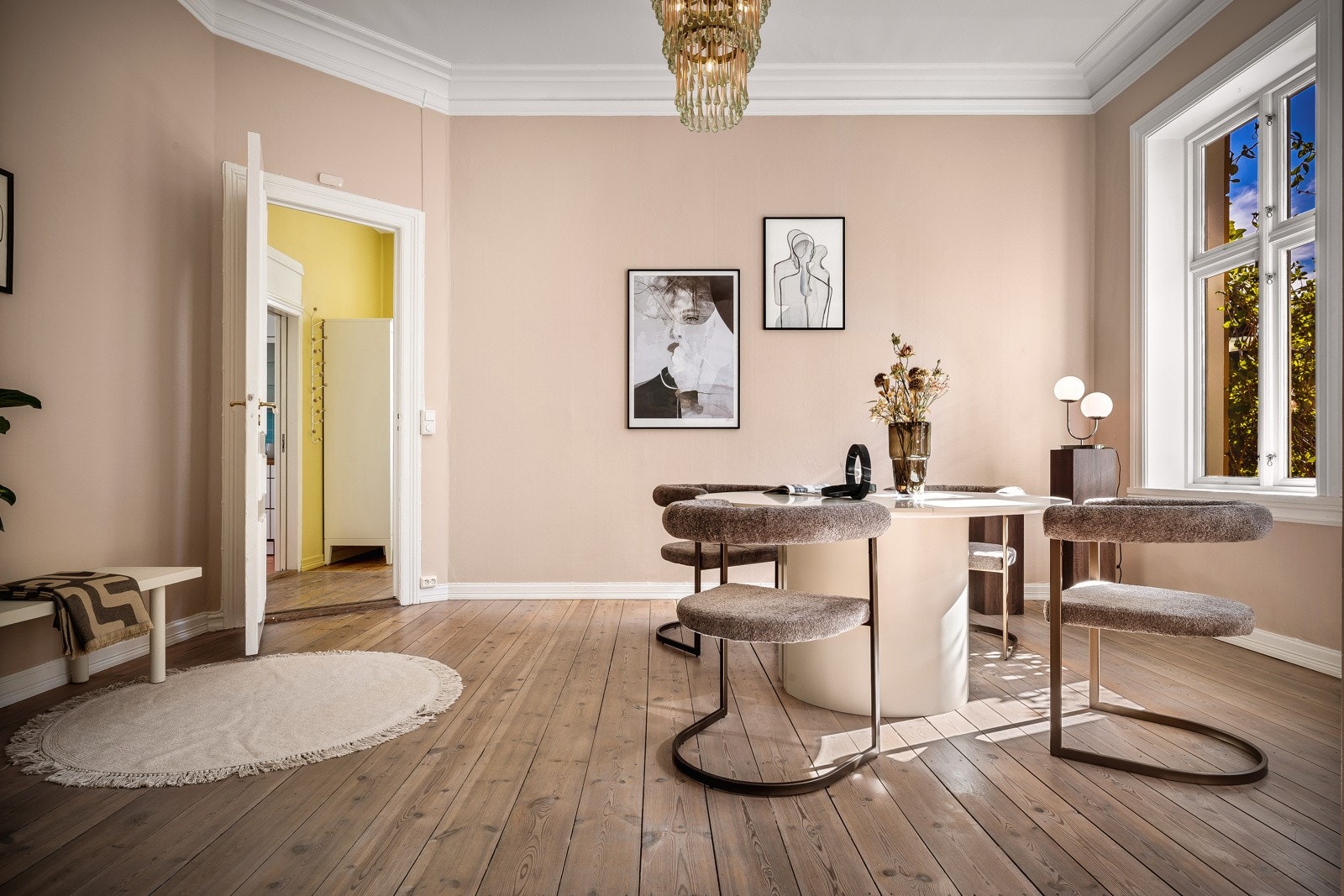 Et rom for mange hyggelige selskap. Galleribilde