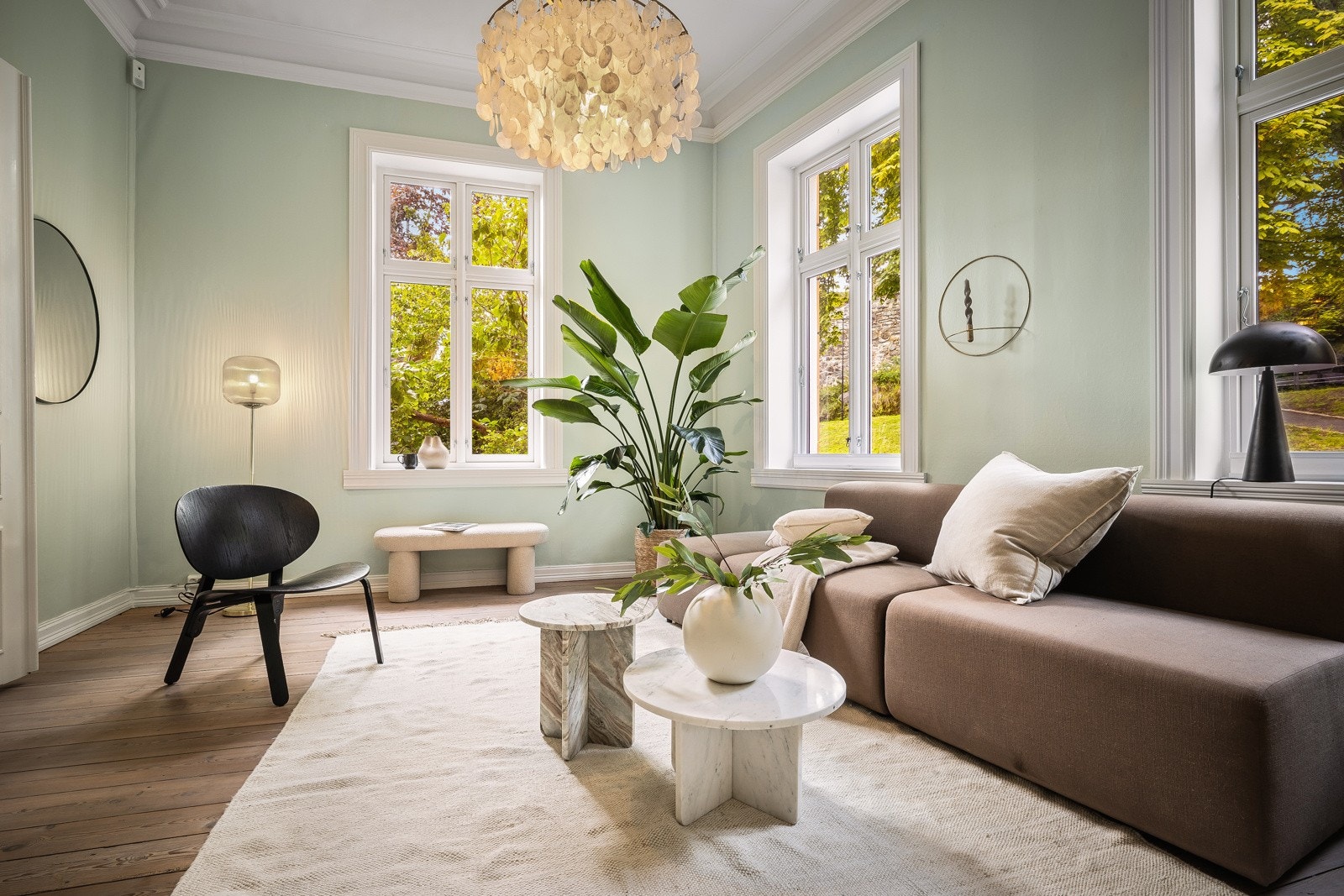 Originale gulv, listverk og innerdører er prikken over i-en. Galleribilde