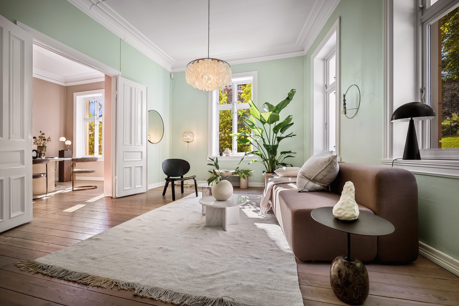 En herskapelig takhøyde og store, gode rom. Galleribilde