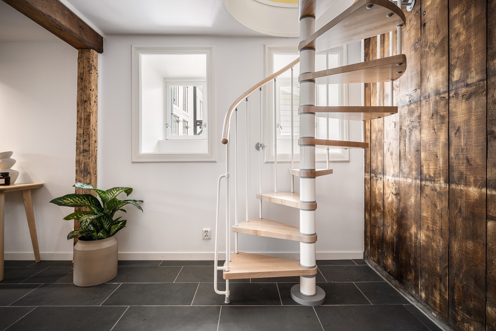 Trapp ned til u.etg. Galleribilde