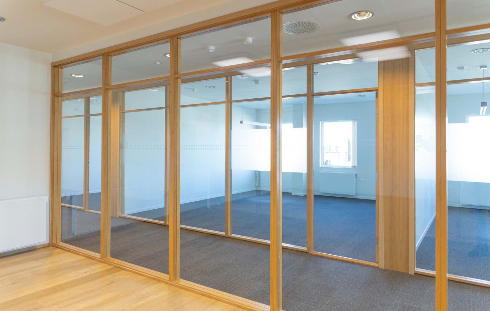 Cellekontor og åpent landskap i kombinasjon Galleribilde