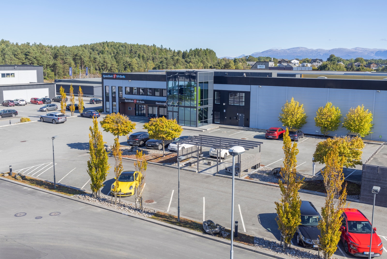 Eiendommen med god parkeringsdekning Galleribilde