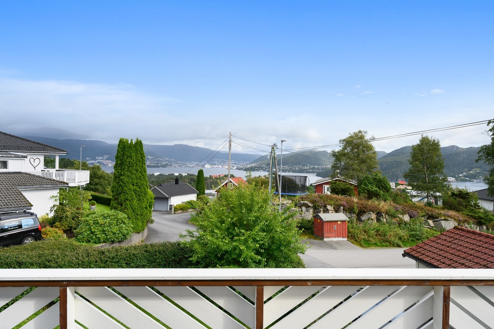 Nydelig utsikt over Byfjorden, Bergen sentrum og Byfjellene. Galleribilde