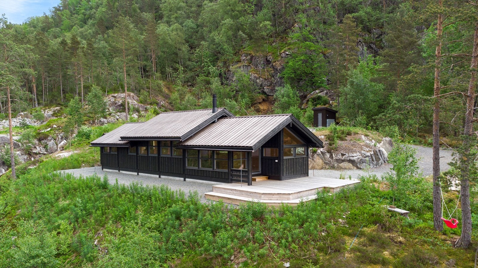 Stilren og godt tilpasset terrenget. Heddahytter er svært praktiske og populære. Galleribilde