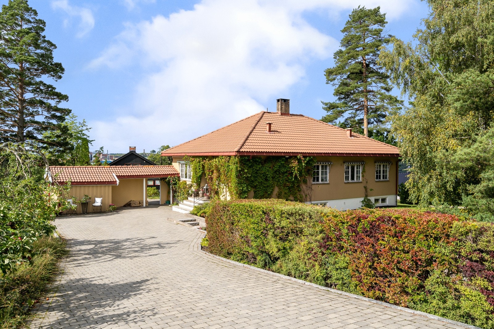 Velkommen til vakre Grevinneveien 65, virkelig en bolig med sjarme og nostalgi! Galleribilde