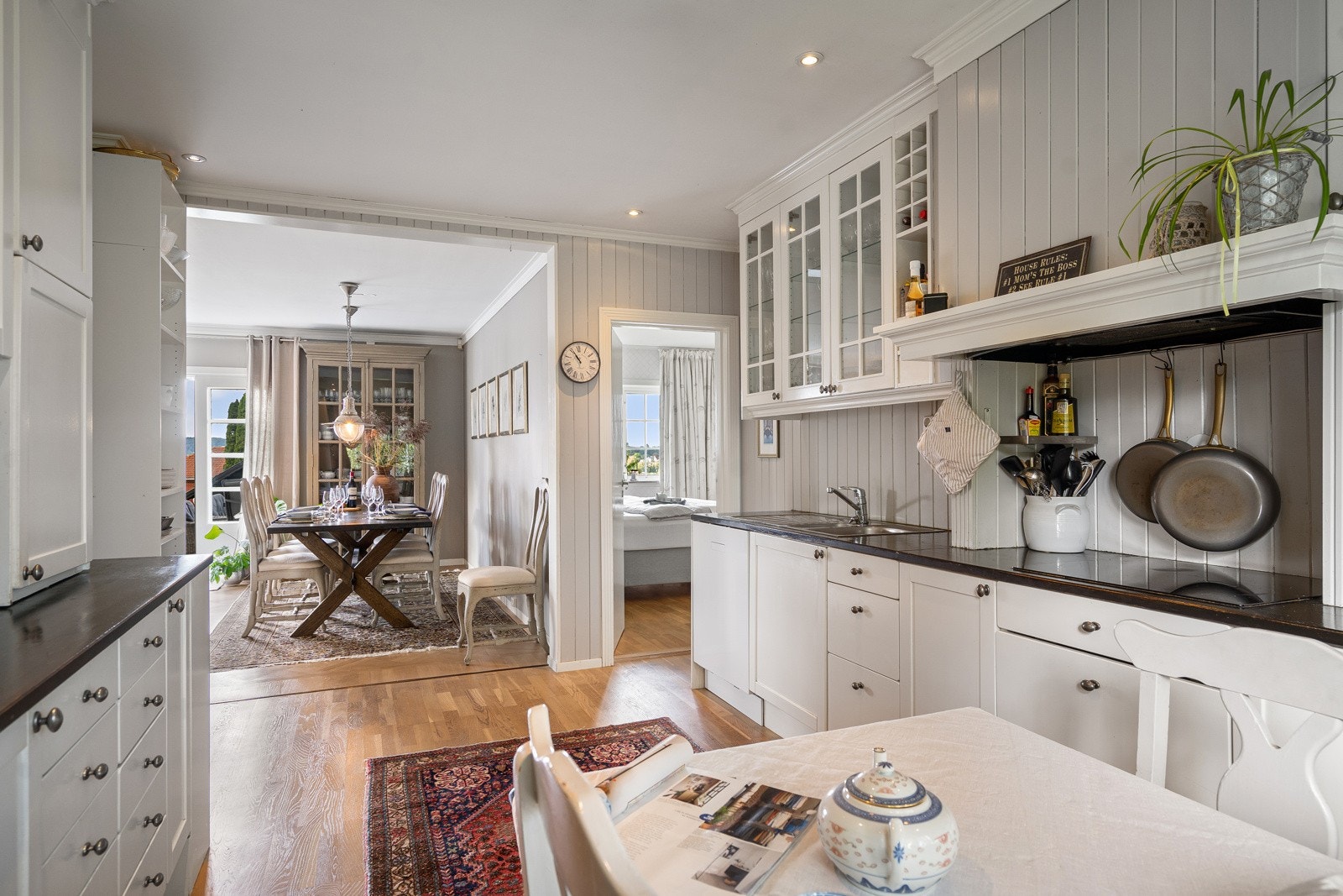 Herlig kjøkken som kler huset godt Galleribilde