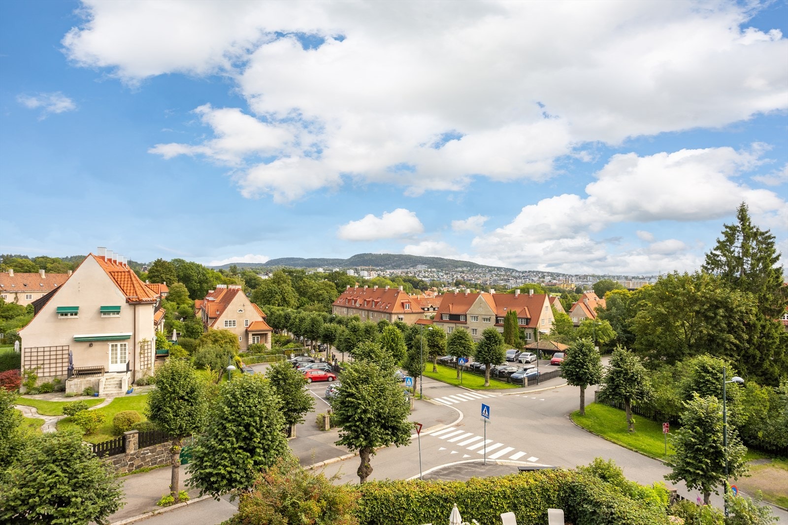 Her kan du følge solen helt fra soloppgang over Grefsenkollen til solnedgangen bak Holmenkollen. Galleribilde