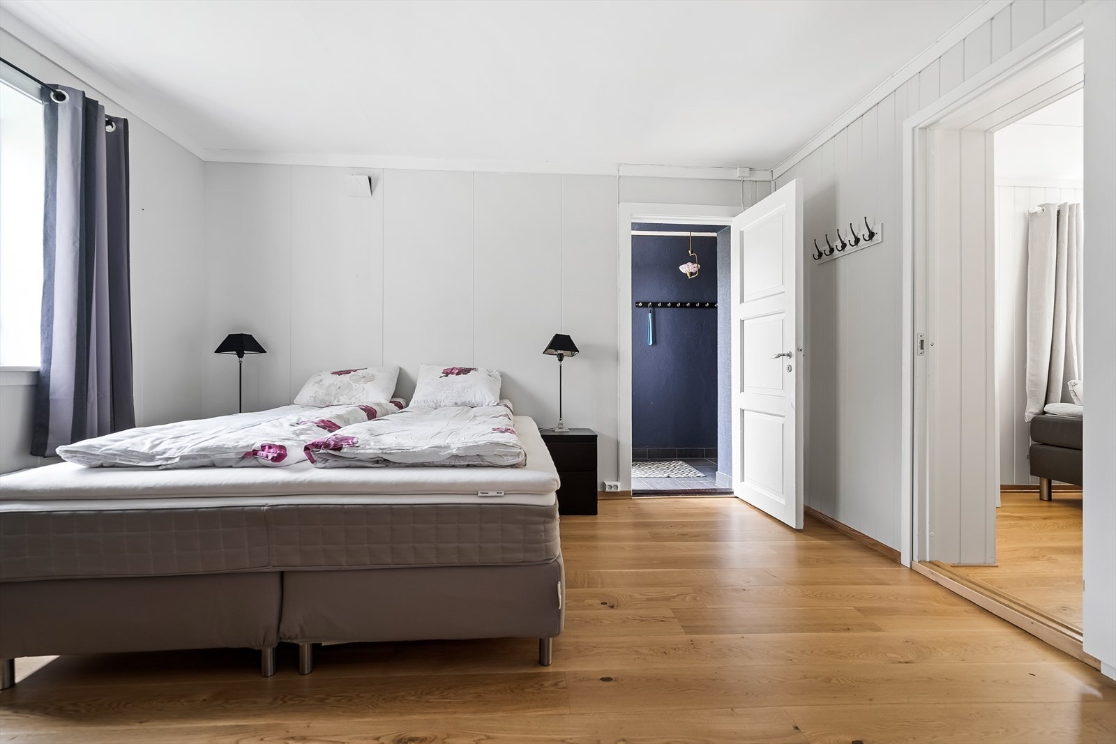 Romslig soverom med egen inngang, Galleribilde