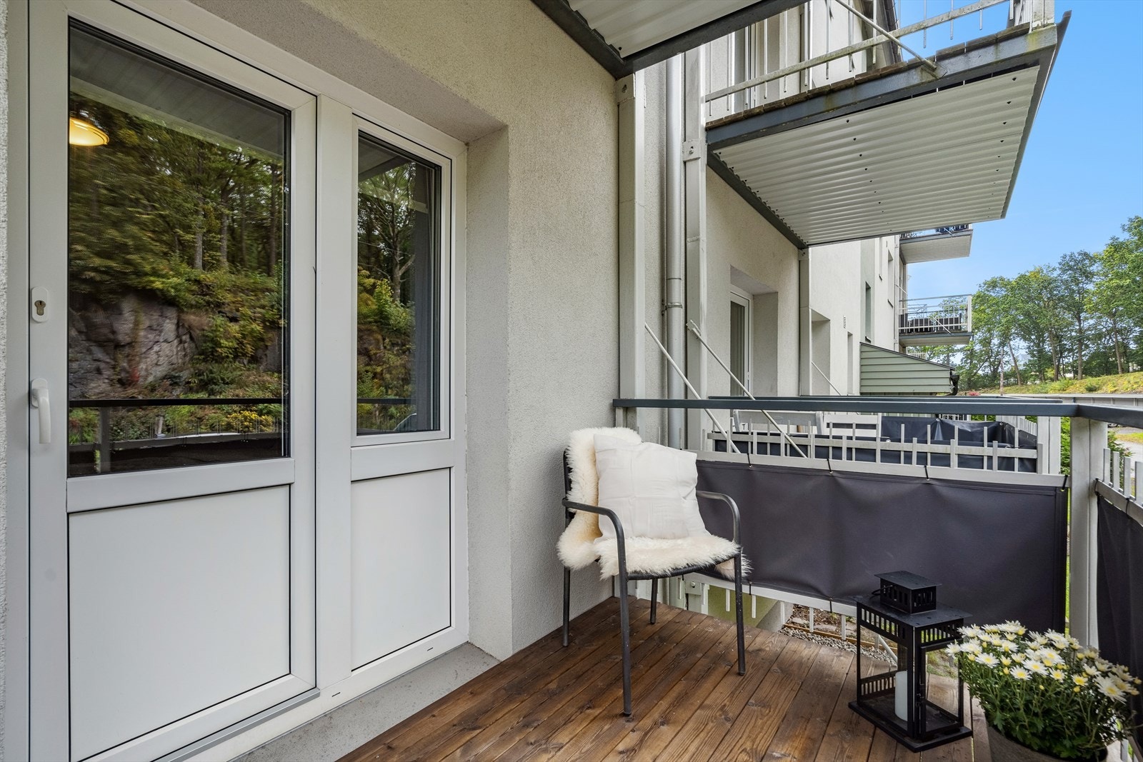 Balkong mot syd med utgang fra soverom. Galleribilde