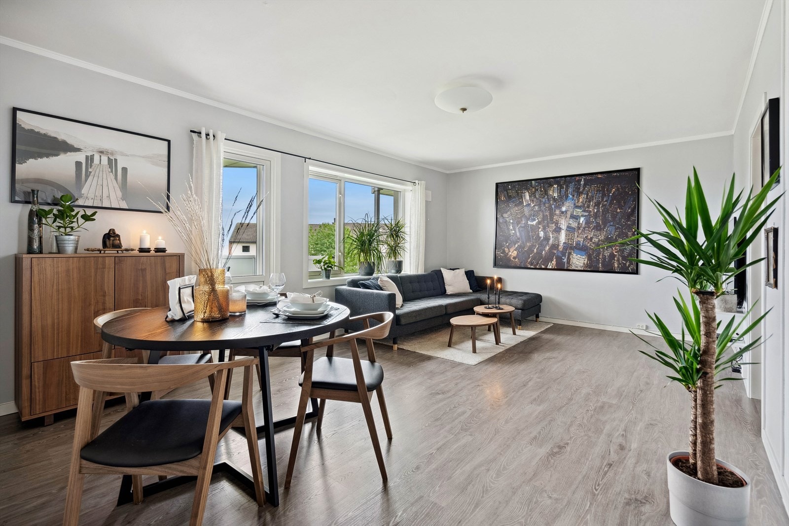 Velkommen til denne stilfulle leiligheten i Åsen Terrasse 8A. Galleribilde