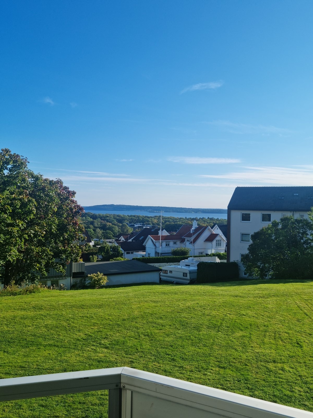 Nydelig utsyn og utsikt fra balkongen. Galleribilde