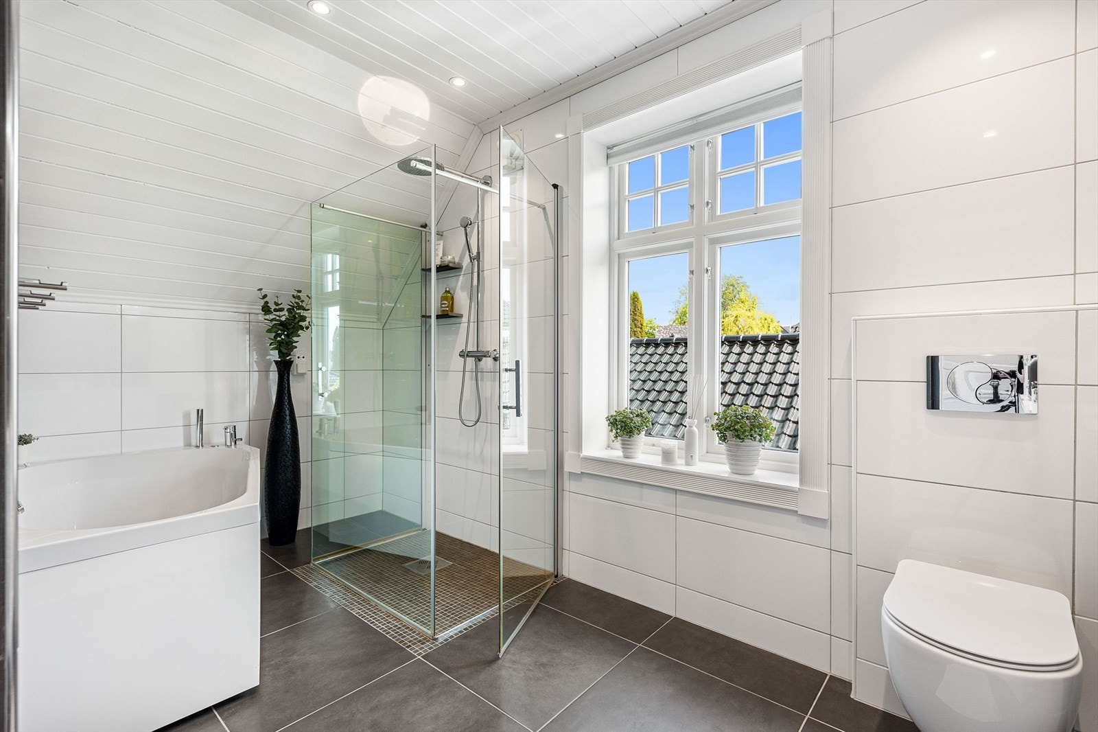 Delikat flislagt baderom - her får man spa følelsen! Galleribilde