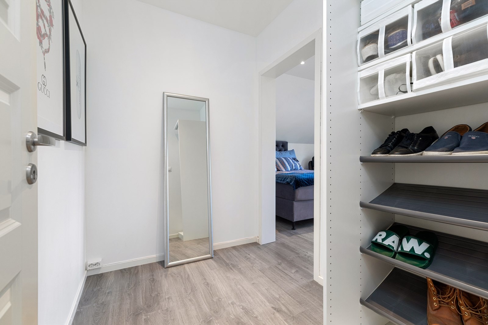 Egen walk-in-garderobe. Galleribilde