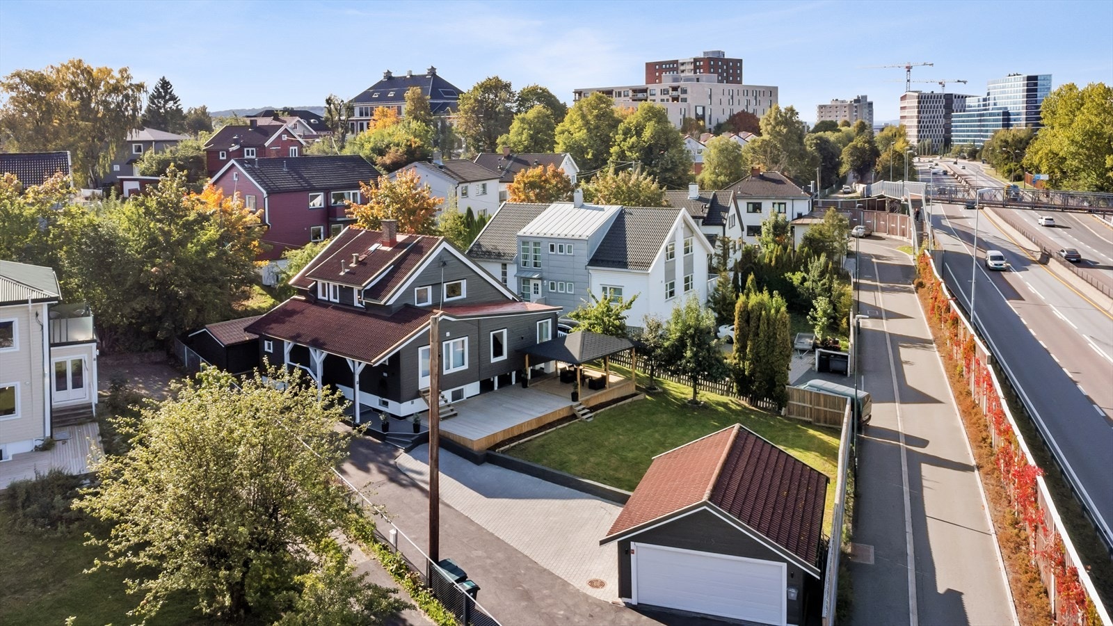 Attraktiv beliggenhet i et veletablert boligområde på Teisen. Fjellhus er kjent for sin karakteristiske beliggenhet i en grønn oase med grønne lunger sentralt i Oslo. Galleribilde
