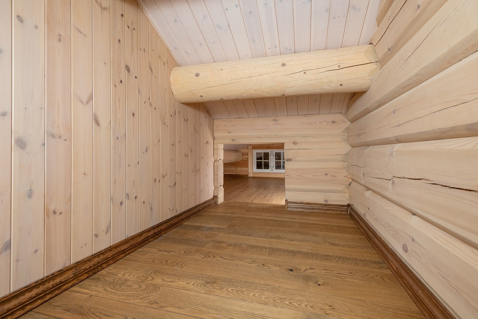 Hems/disponibelt areal som f.eks kan fungere som en ekstra liten stue/oppholdsplass eller hyttekontor. Galleribilde