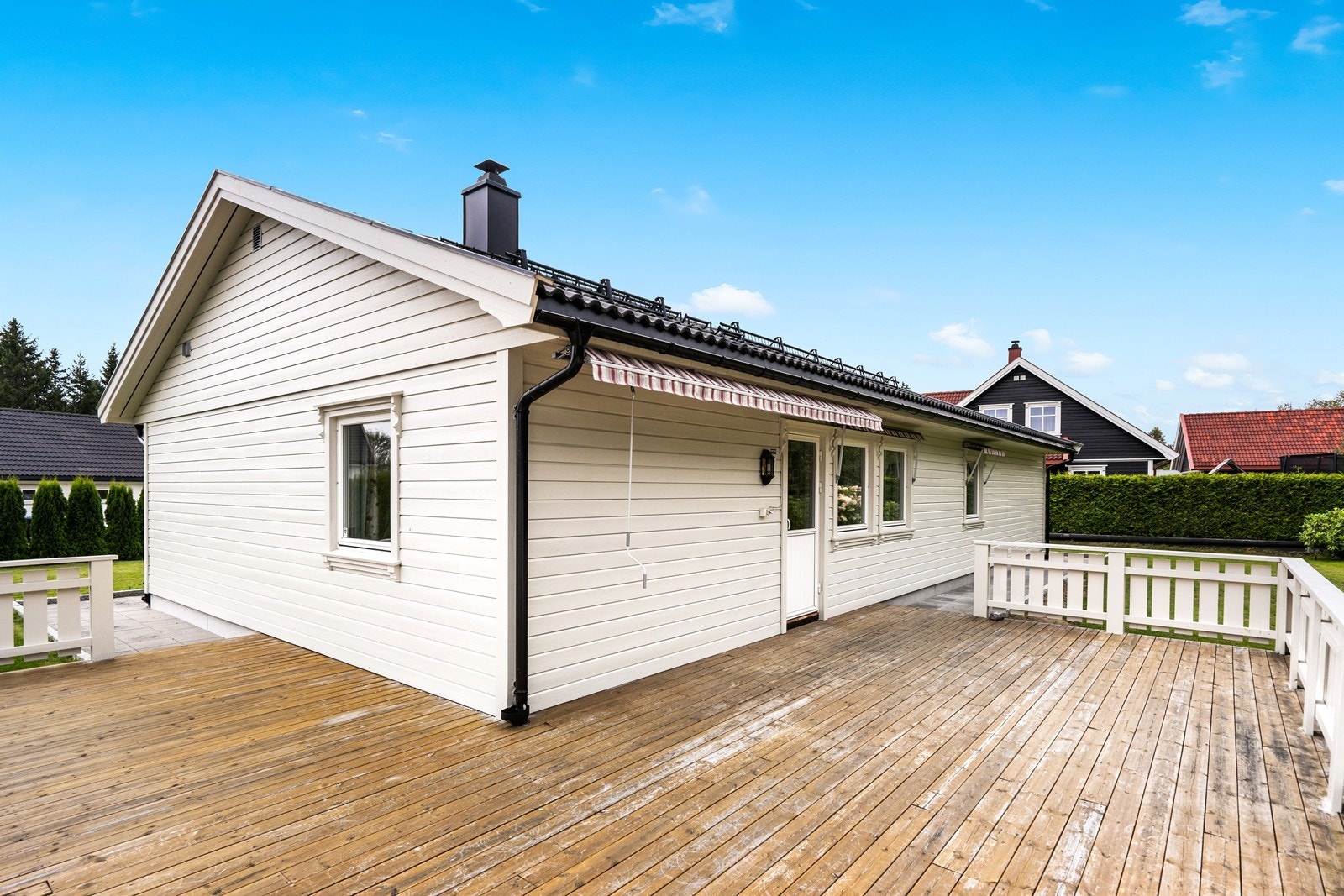 Stor og solrik terrasse Galleribilde