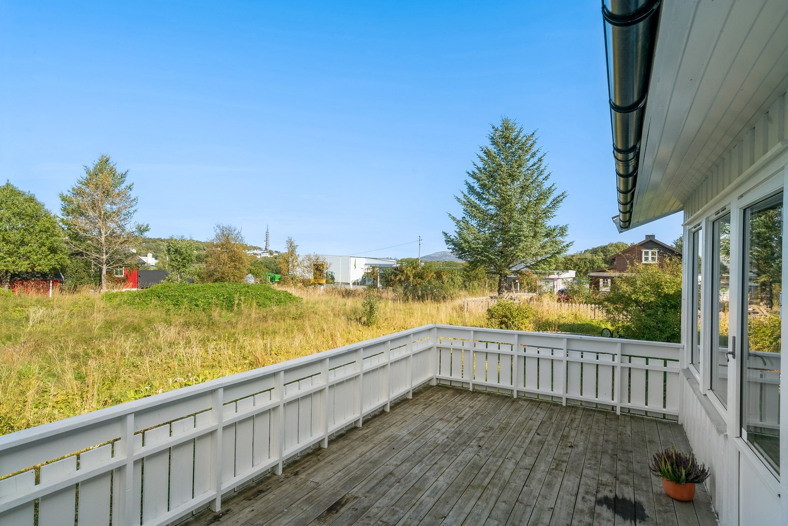 Fra terrassen ser du utover mot Sandnes i øst Galleribilde