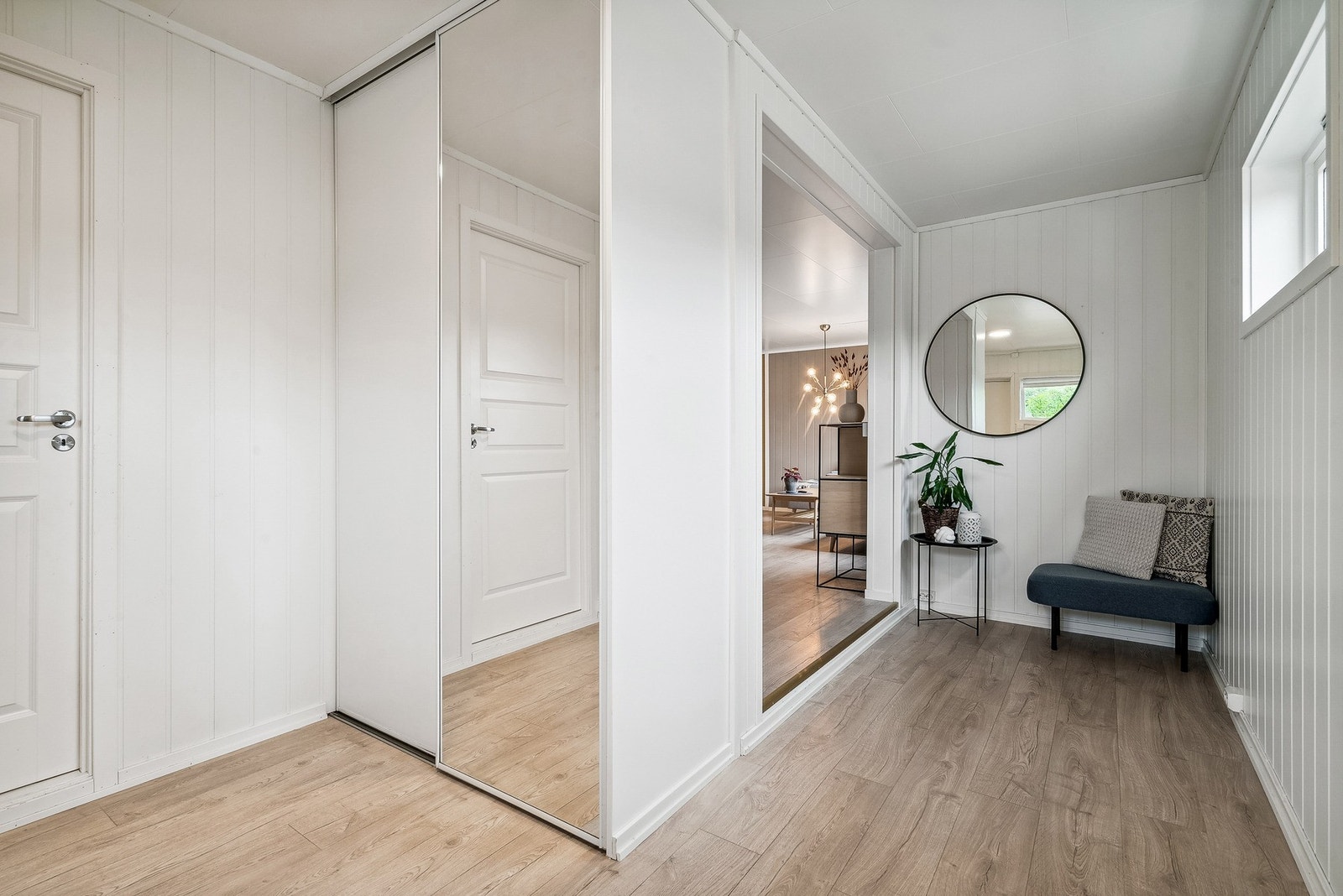 Godt med oppbevaring i gangen. Galleribilde