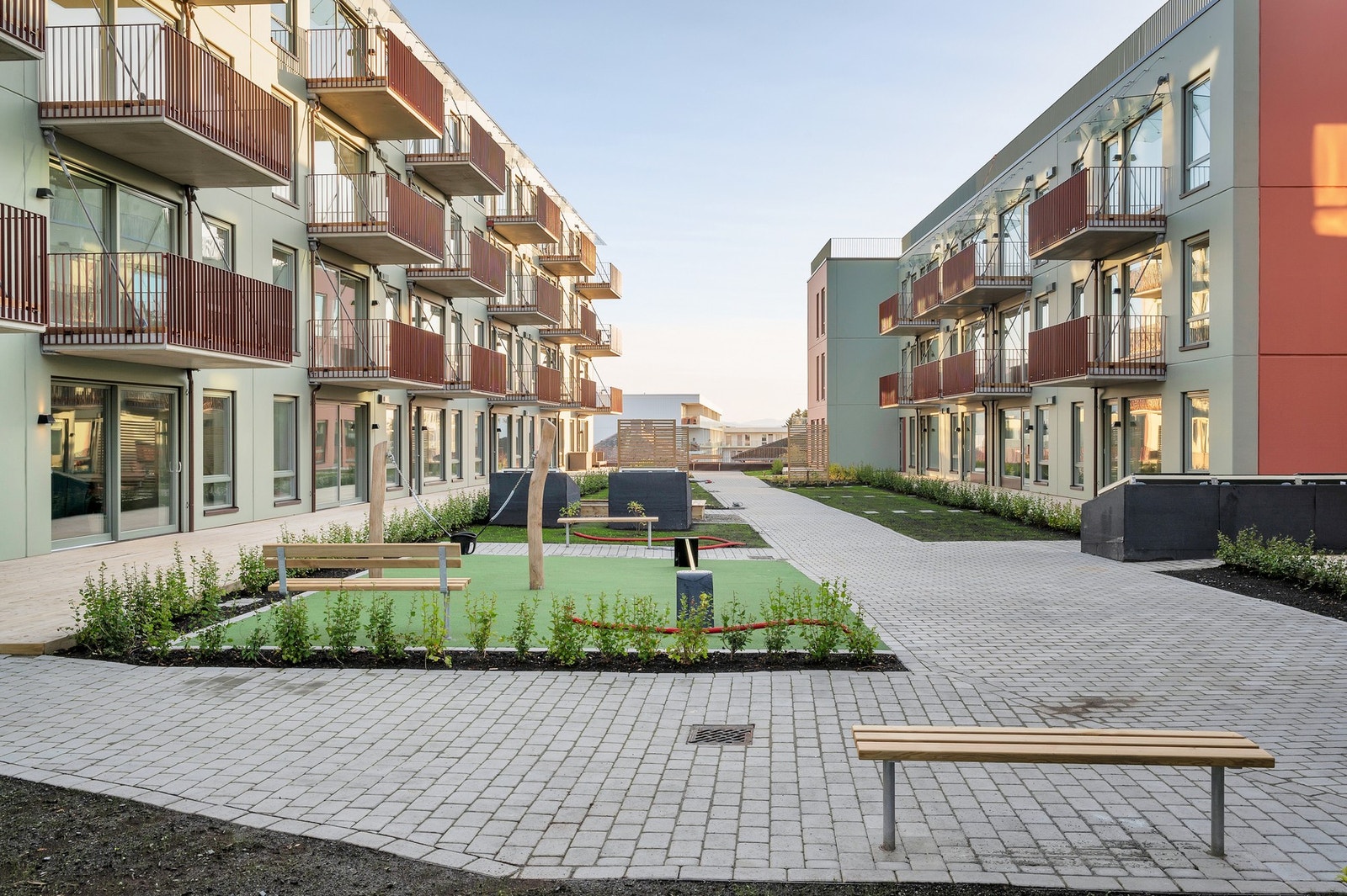 Anne Ekrens veg 12 kan også by på egen garasjeplass, felles takterrasse og felles takhage. Galleribilde