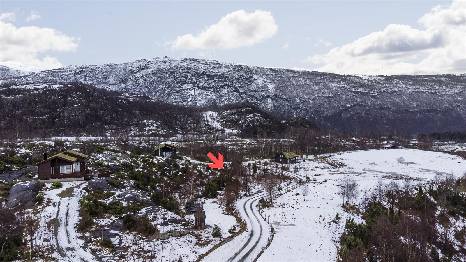 Tomten er byggeklar og uten byggeklausel. Galleribilde