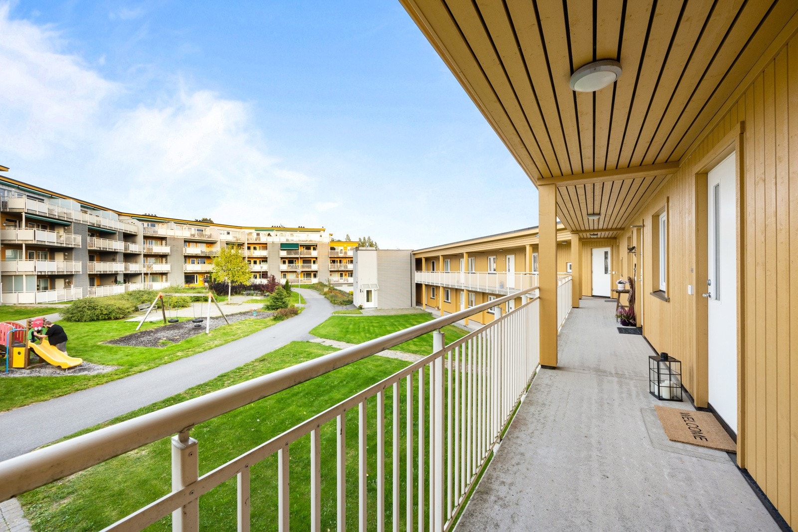 Leiligheten har adgang via felles svalgang fra 2. etasje. Galleribilde