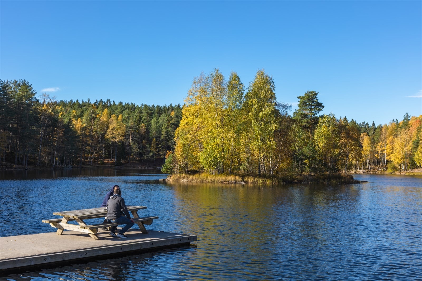 Det er kort vei til både Lilletjern, Badedammen, Steinbruvannet, Alnsjøen og Breidsjøen med gode bade- og fiskemuligheter Galleribilde