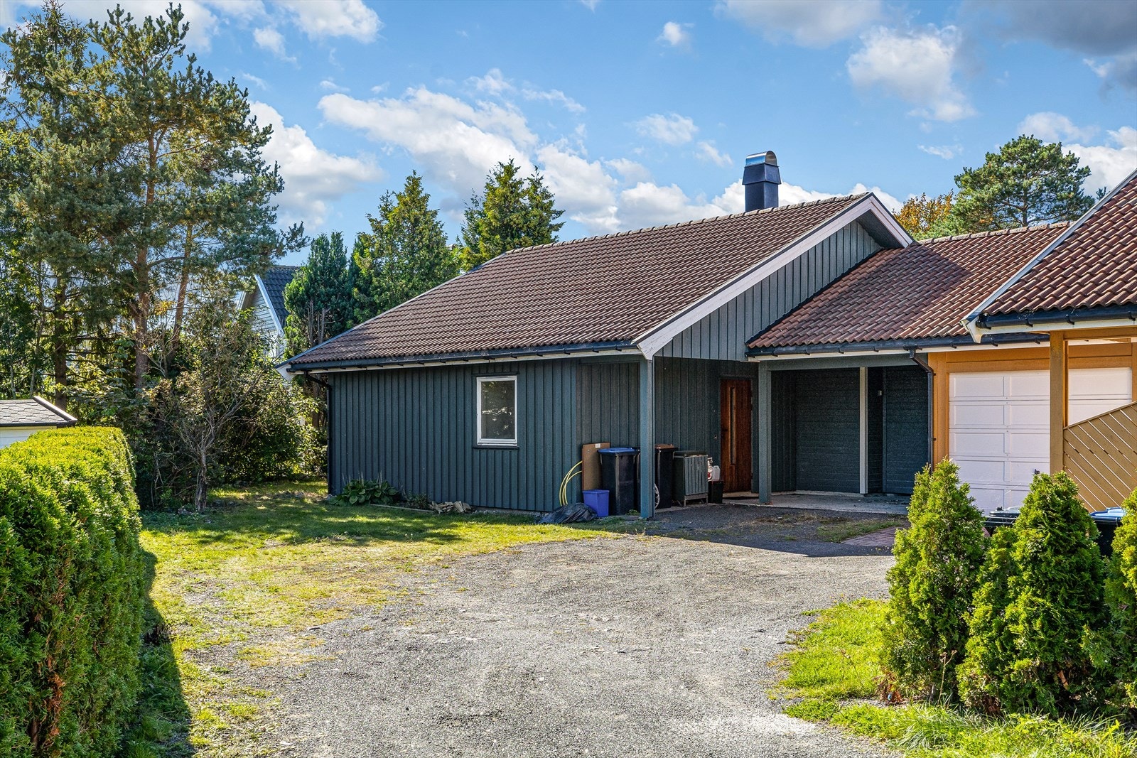 Carport og gårdsplass Galleribilde