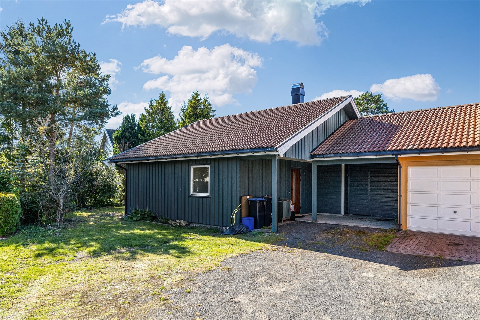 Carport og gårdsplass Galleribilde
