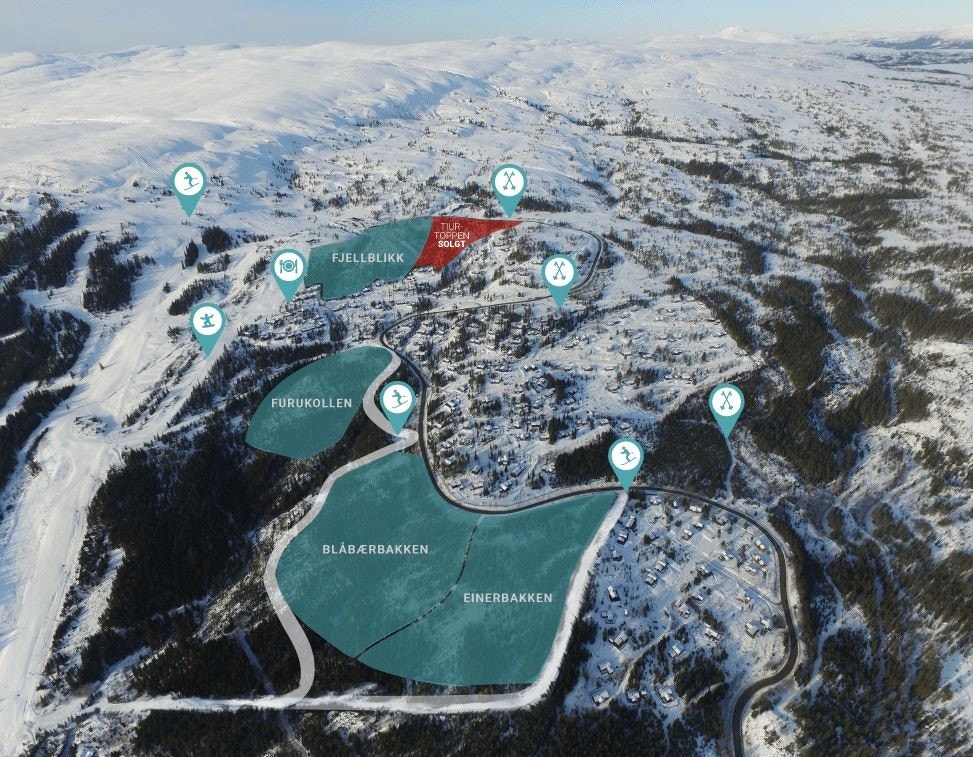 Tomta ligger i Einerbakken feltet. Tilførselløype til alpinbakken er tegnet inn Galleribilde