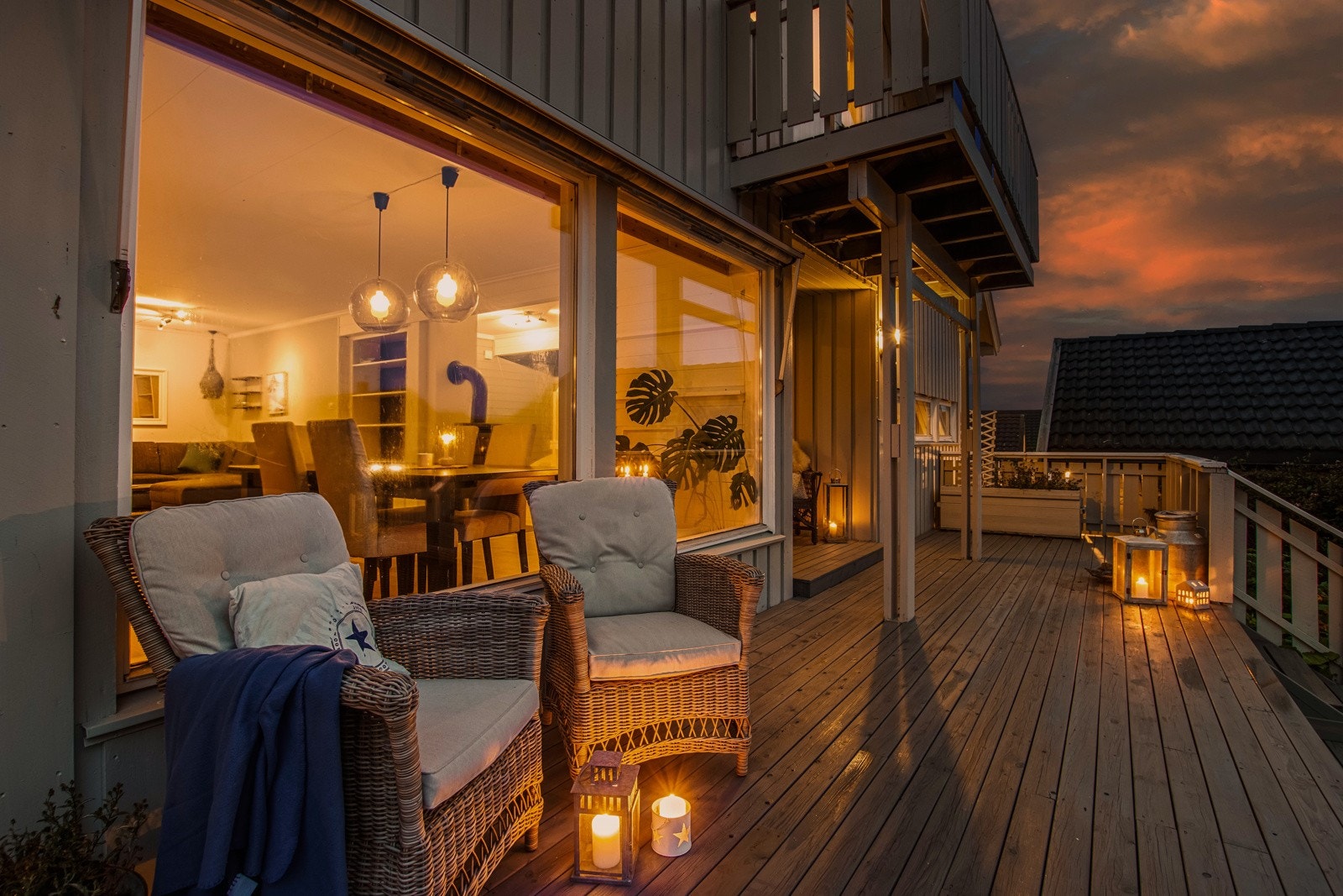 Romslig terrasse som vender mot sør. Galleribilde