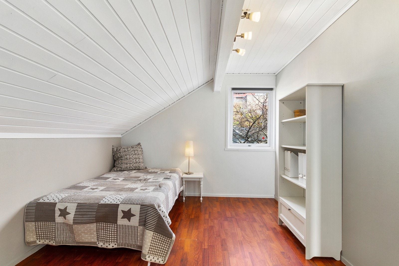 Soverommene er romslige og har god plass for seng og garderobe. Galleribilde